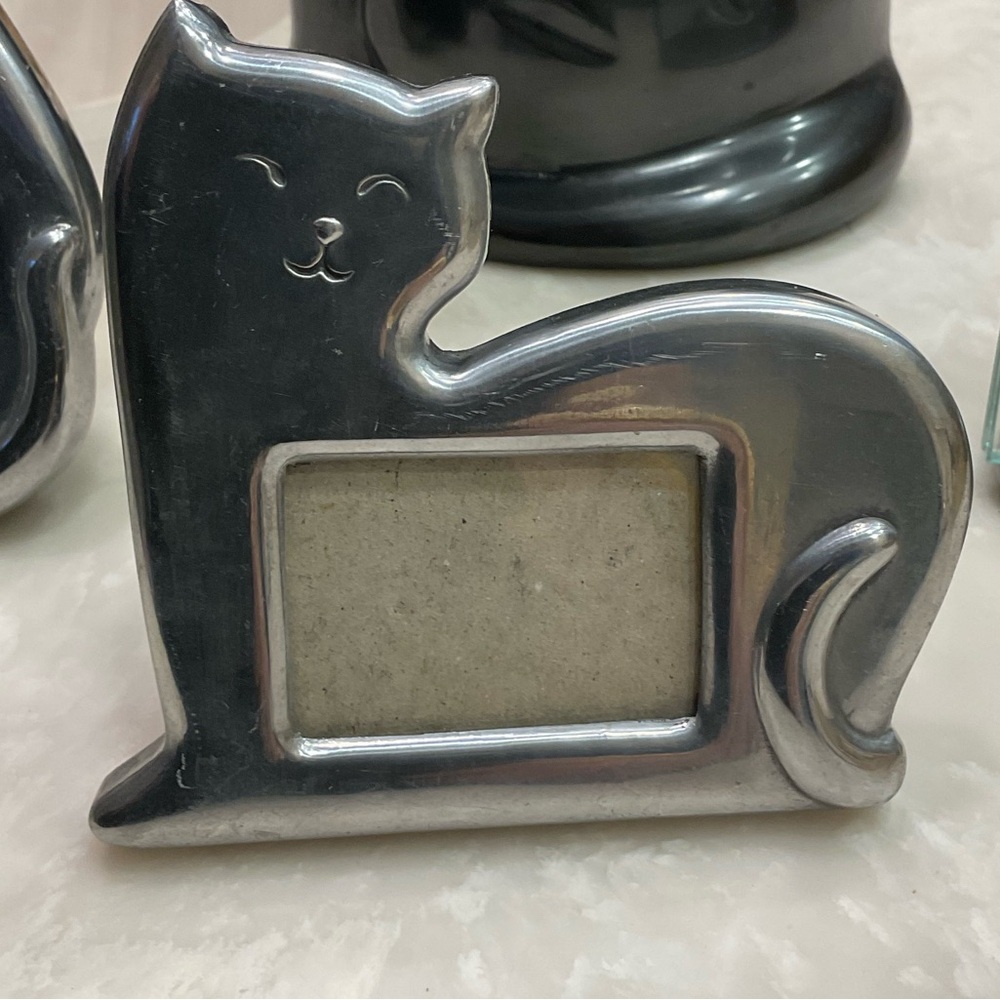 Cat Decor Lot of 4 items, 2 silver and 1 glass photo frames, one black statue - Picture 3 of 11